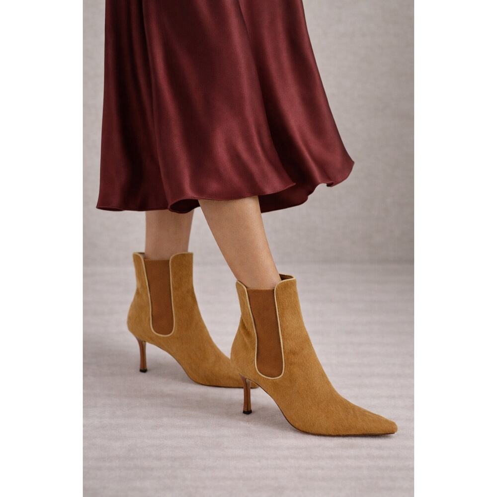 Manolo Blahnik Vintage Ponyhair Camel Brown Heeled Chelsea Ankle Boots IT 37 - Picture 2 of 12